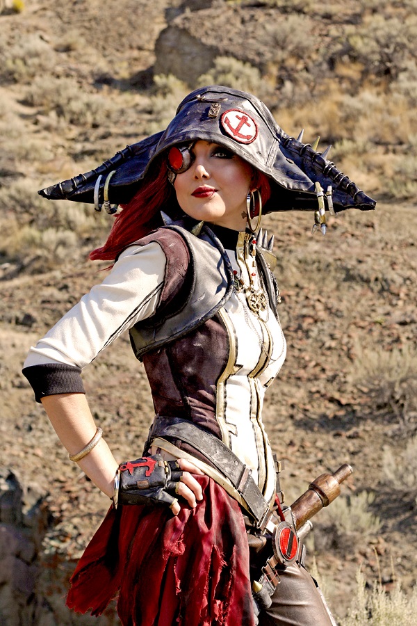 Awesome Captain Scarlett Cosplay