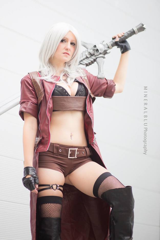 Female dante cosplay  Cosplay woman, Dante cosplay, Amazing cosplay